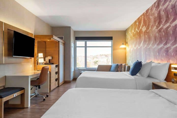Room 27 of 61