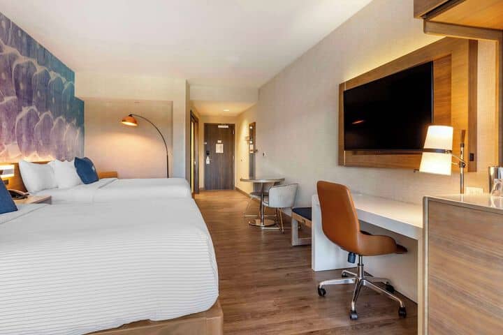 Room 26 of 61
